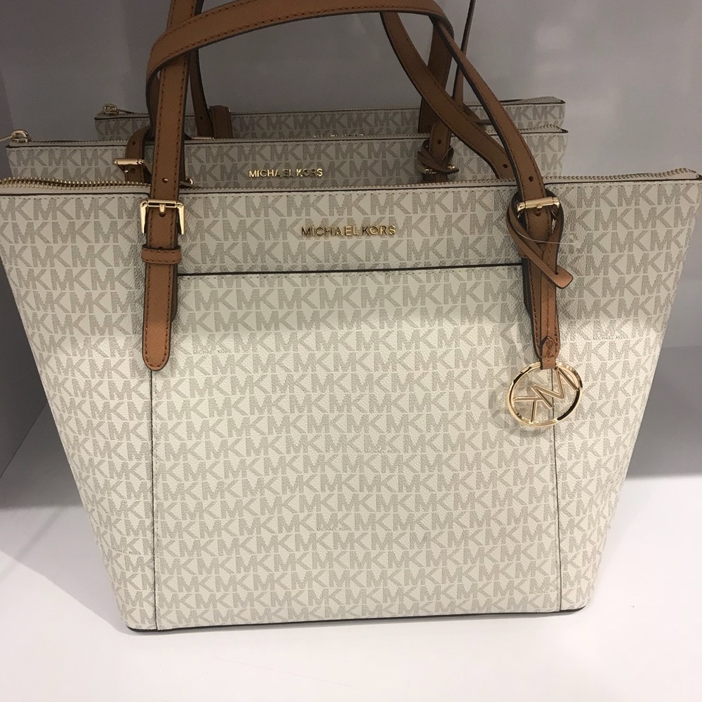 Michael Kors π₯π₯π₯π₯ - Picture 1 of 1